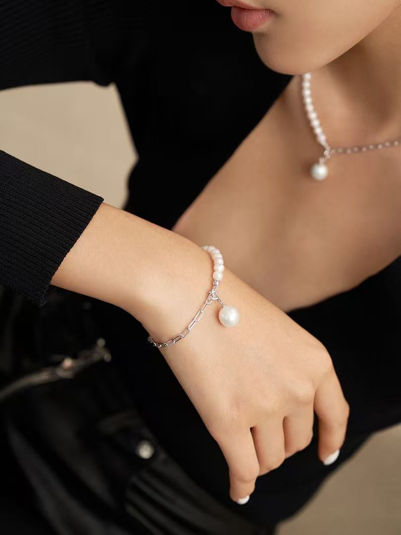 Luna Pearl Bracelet