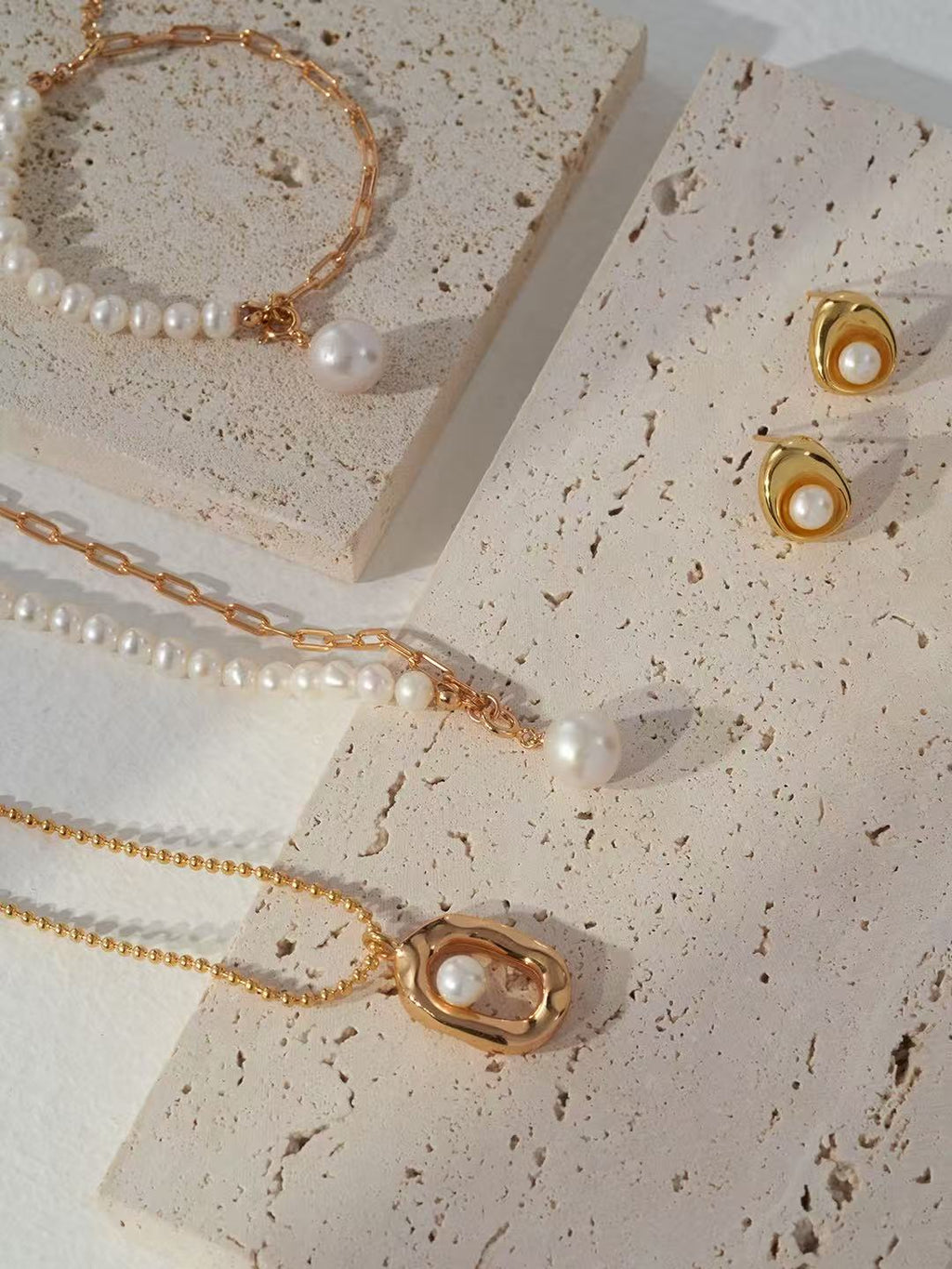 Luna Pearl Bracelet