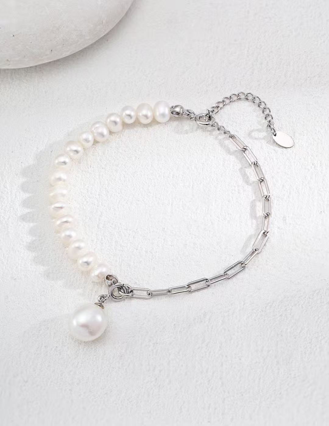 Luna Pearl Bracelet
